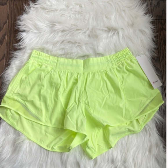 Lululemon hotty hot shorts NWT Neon 2.5’ low rise - Picture 2 of 2